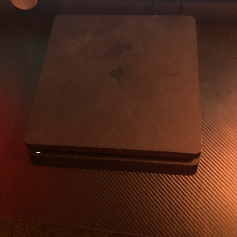 PS4 - Picture 3 of 3